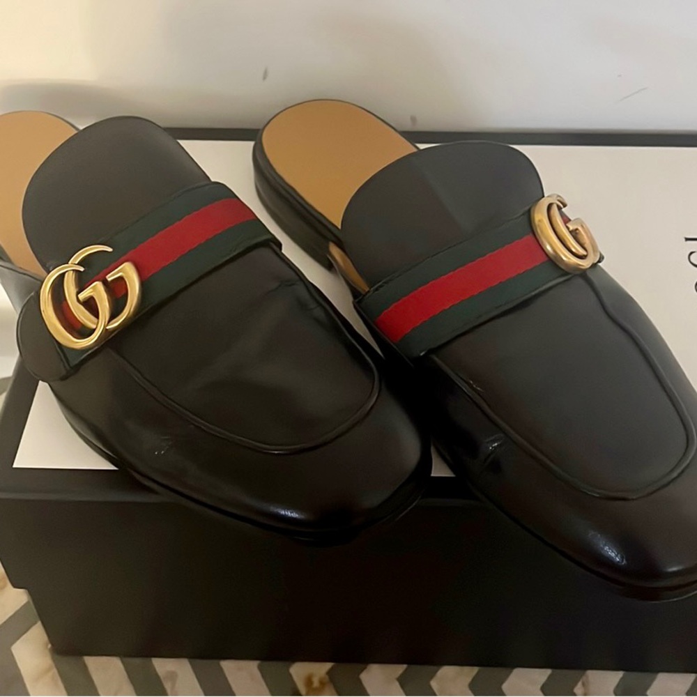 100% authentic Gucci leather mules, size 6 1/2 men size 9 1/2 women I worn once